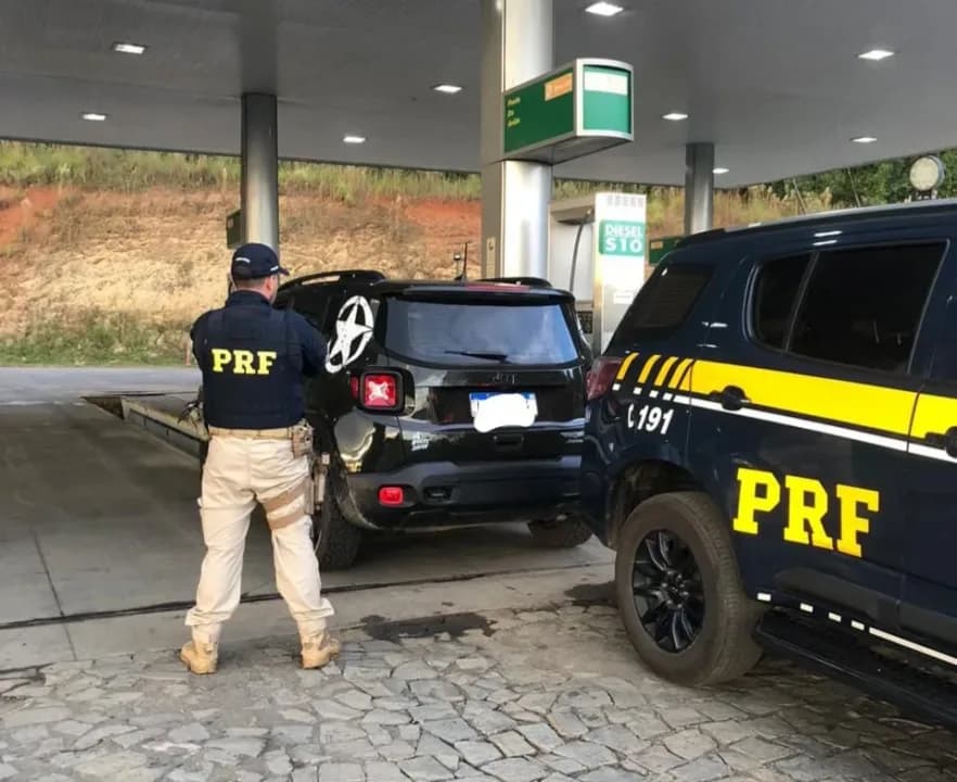 PRF recupera veículo furtado no Rio de Janeiro