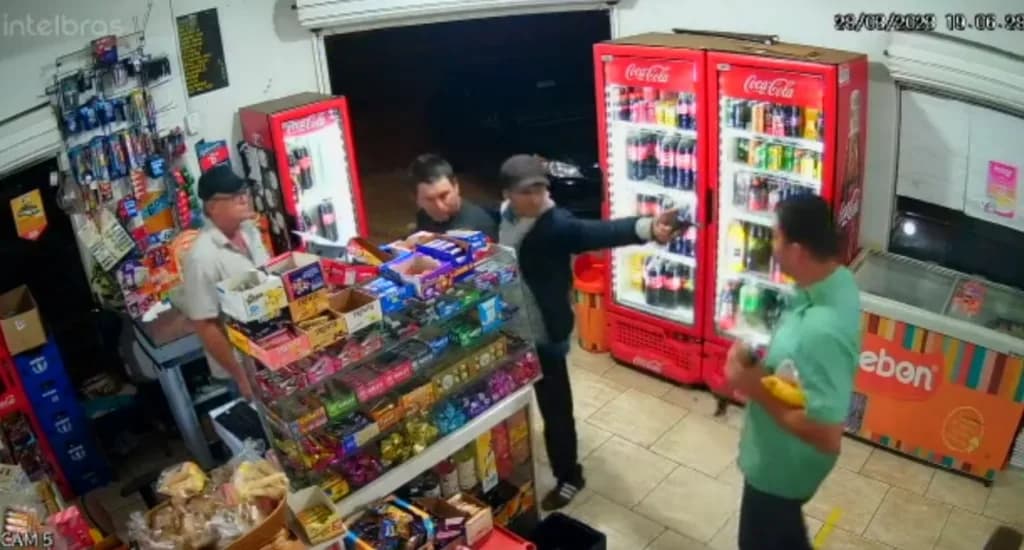 Imagens de câmera de segurança registram assalto a mercado em PG