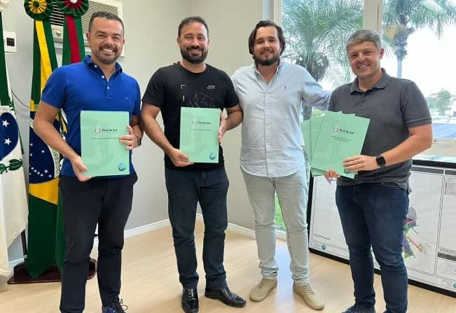 Plano Diretor é entregue à Prefeitura de Piraí do Sul