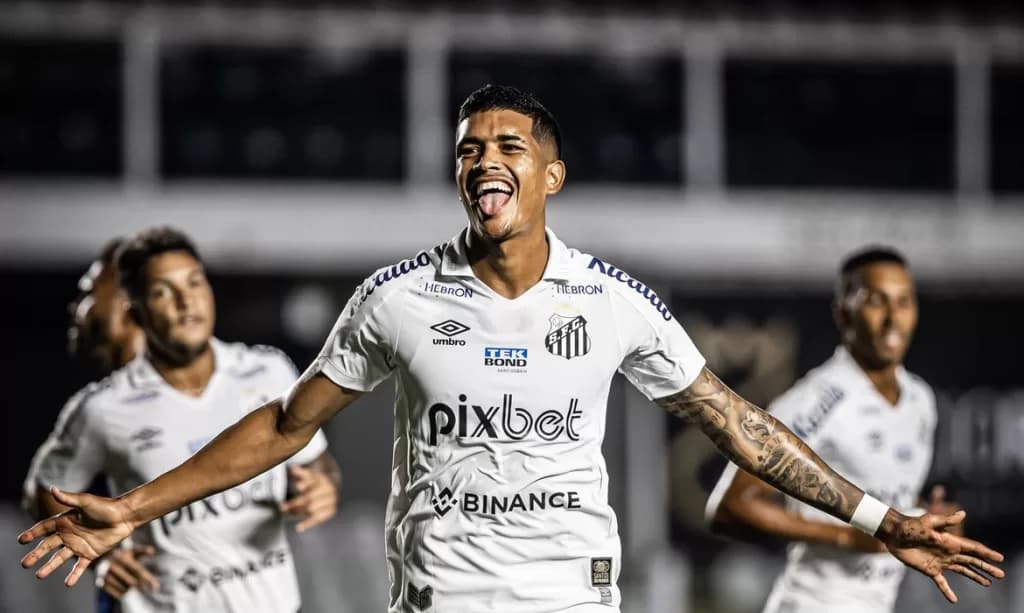 Náutico bate Vila Nova no último minuto para garantir vaga