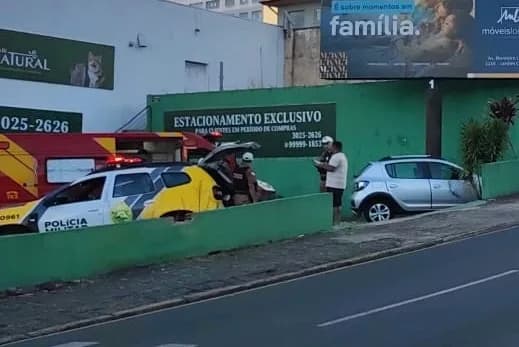 Criança é atingida por veículo em rua movimentada do centro de PG