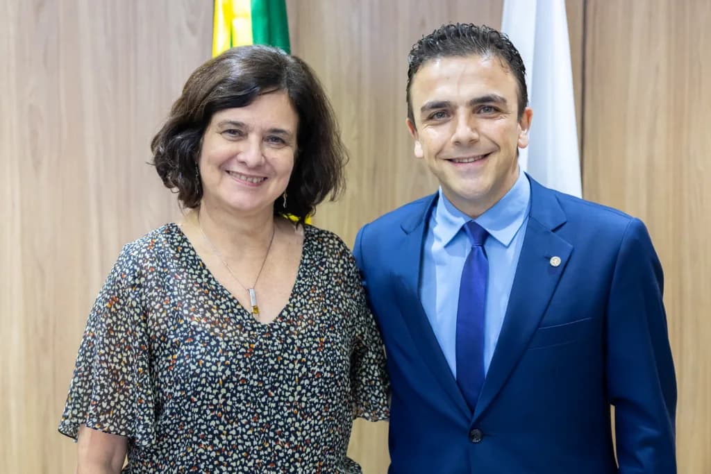 Aliel se reúne com ministra Nísia Trindade para discutir sobre Piso da Enfermagem e Mais Médicos