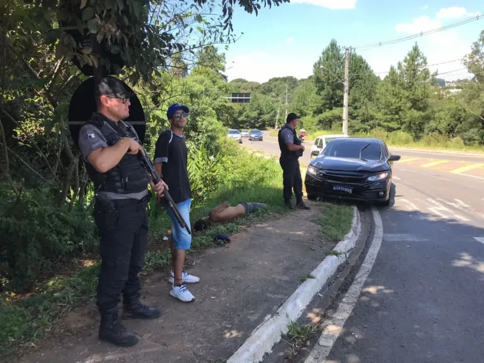 Após série de infrações, motorista alterado é preso em PG