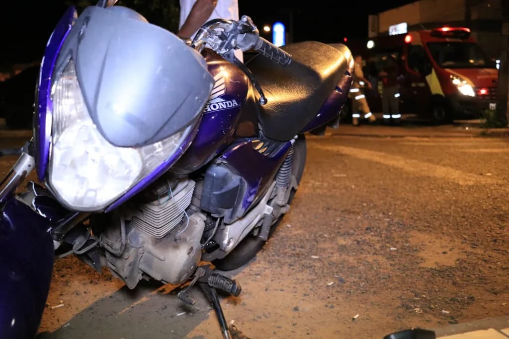 Motociclista fica ferido ao colidir com caminhonete em PG