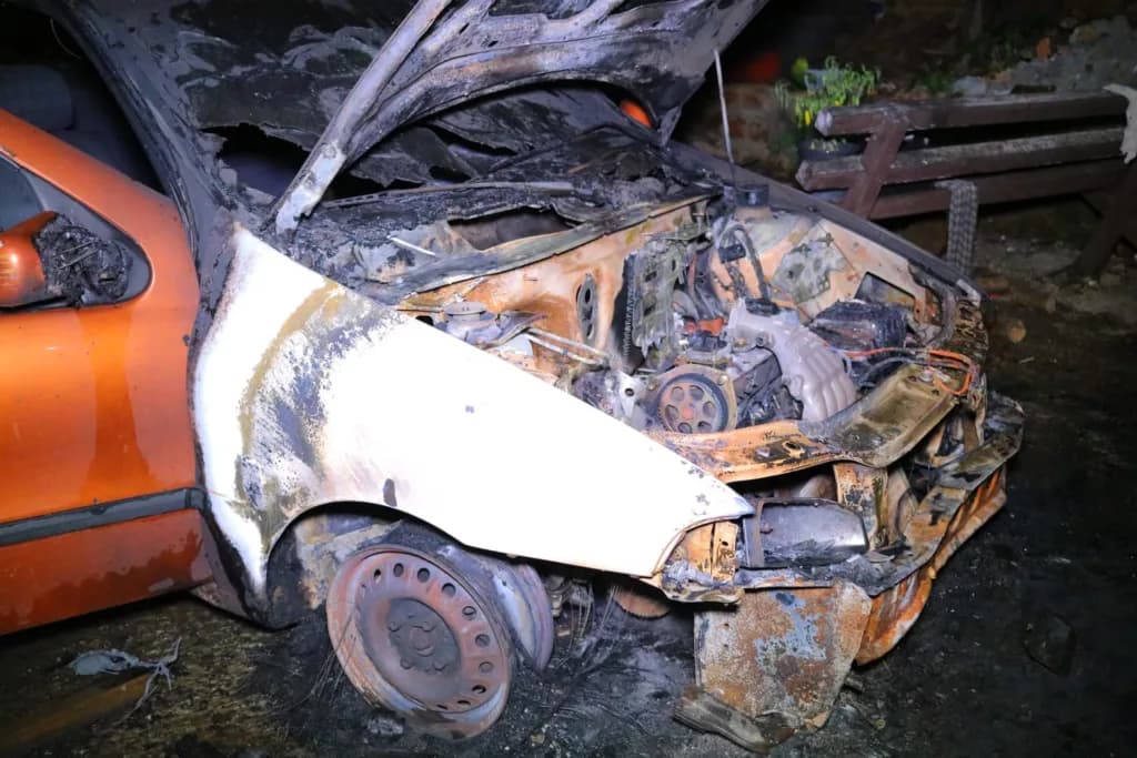 Motor de carro é consumido pelo fogo em PG