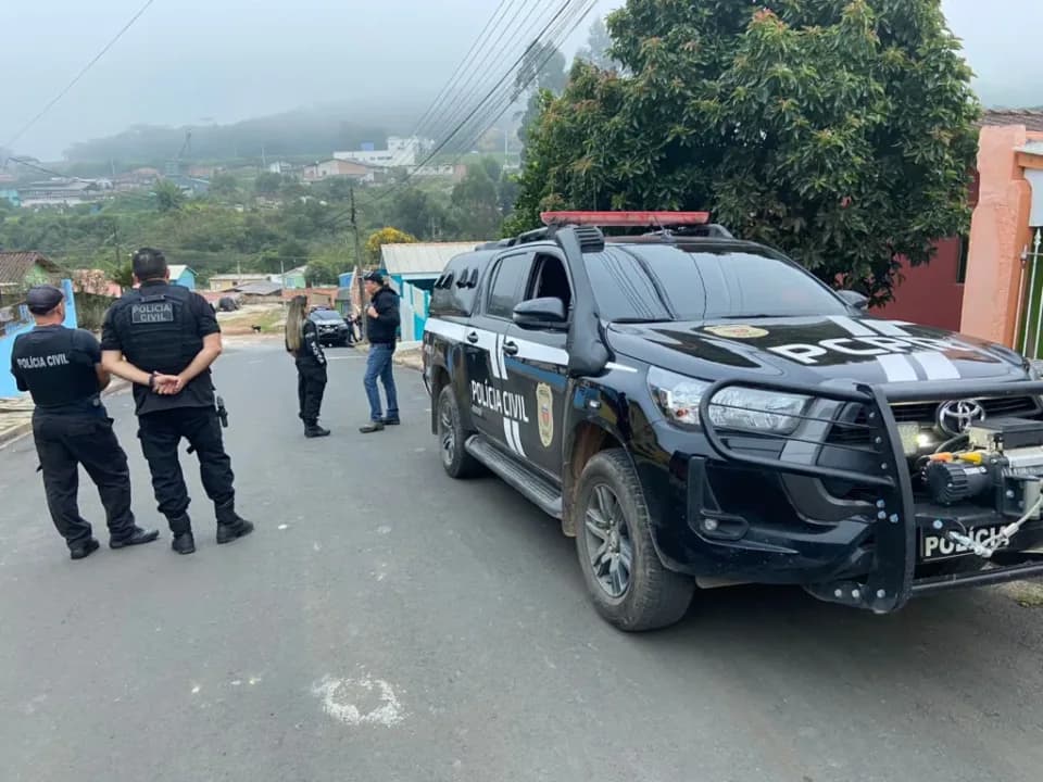 Operação da Polícia Civil de Castro prende quatro pessoas por tráfico de drogas