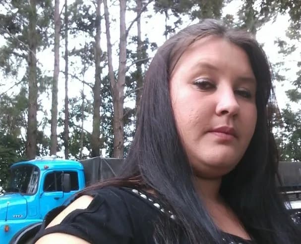 Identificada mulher que morreu esmagada por eucalipto em PG