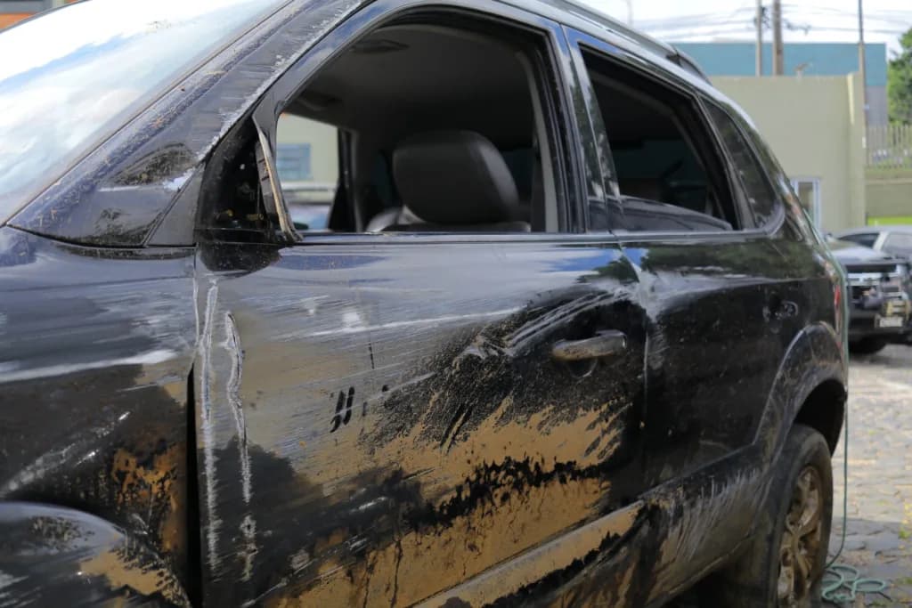 Após perseguição policial, rapaz capota veículo e vai preso em PG