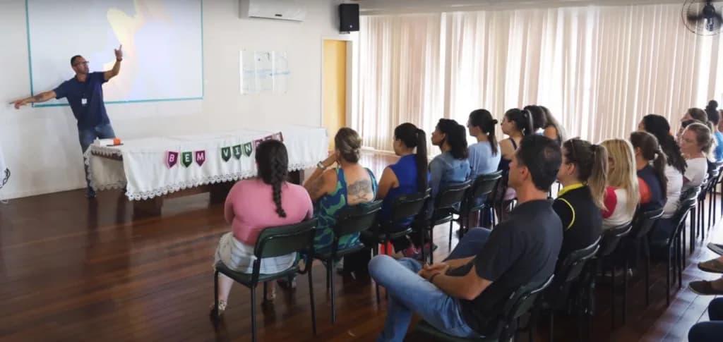 O polo da Ordem dos Advogados do Brasil (OAB) e a Secretaria Municipal de Educação também receberam uma lousa digital