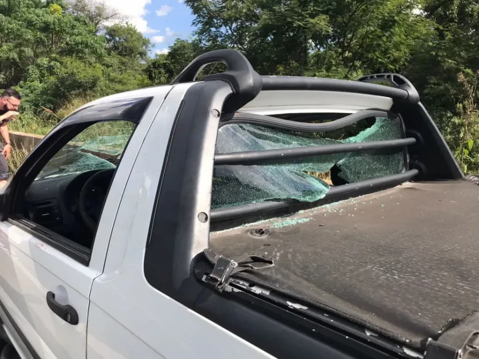 Peça de caminhão se solta e acerta cabeça de motorista na BR-376