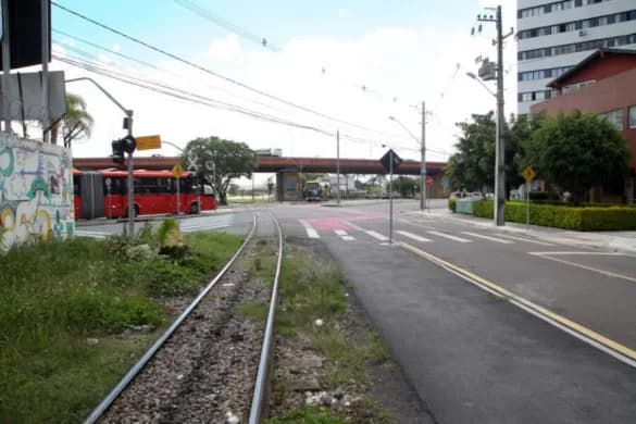 Projeto regulamenta sinalização em passagem de nível nas cidades do PR