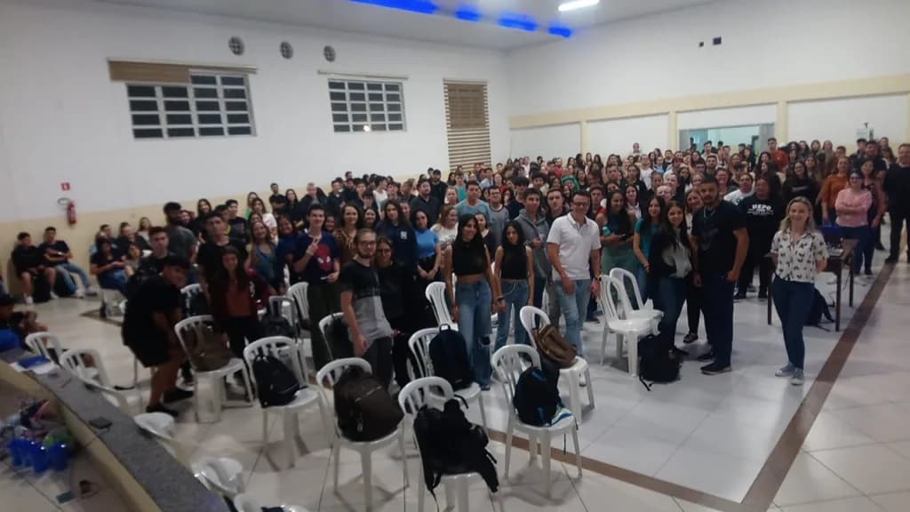 Na última segunda-feira, os alunos puderam conhecer os professores e os demais voluntários do projeto