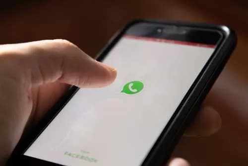 Banco Central libera uso de cartões para compras pelo Whatsapp no Brasil