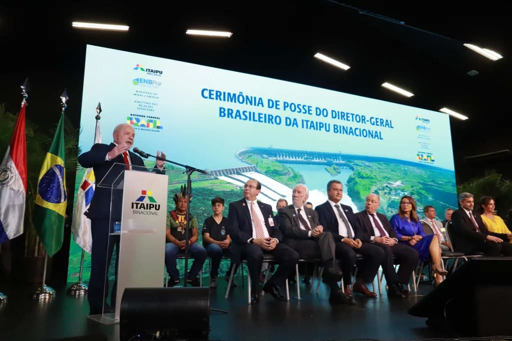 Presidente Lula discursando na posse de Ênio Ferri