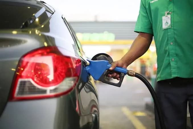 Petrobrás reduz R$0,18 no preço da venda do litro de diesel