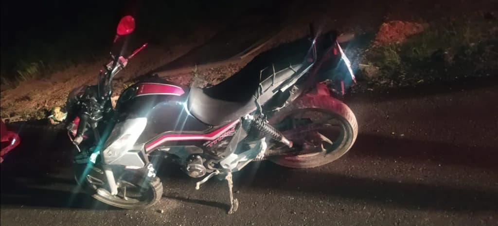 Acidente com moto deixa dois feridos na PR-151