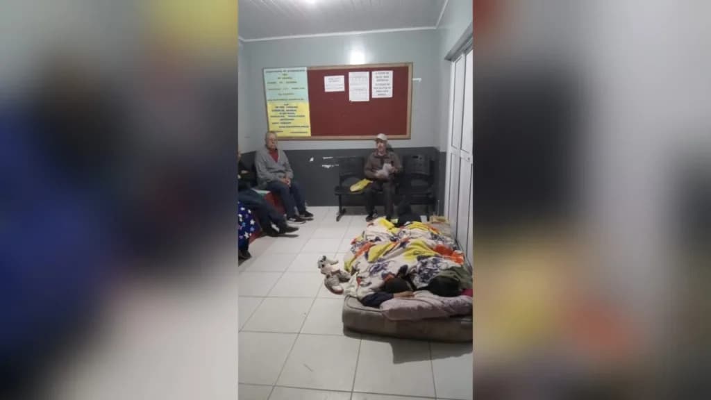 Moradores de Castro reclamam de fila em UBS para se consultar