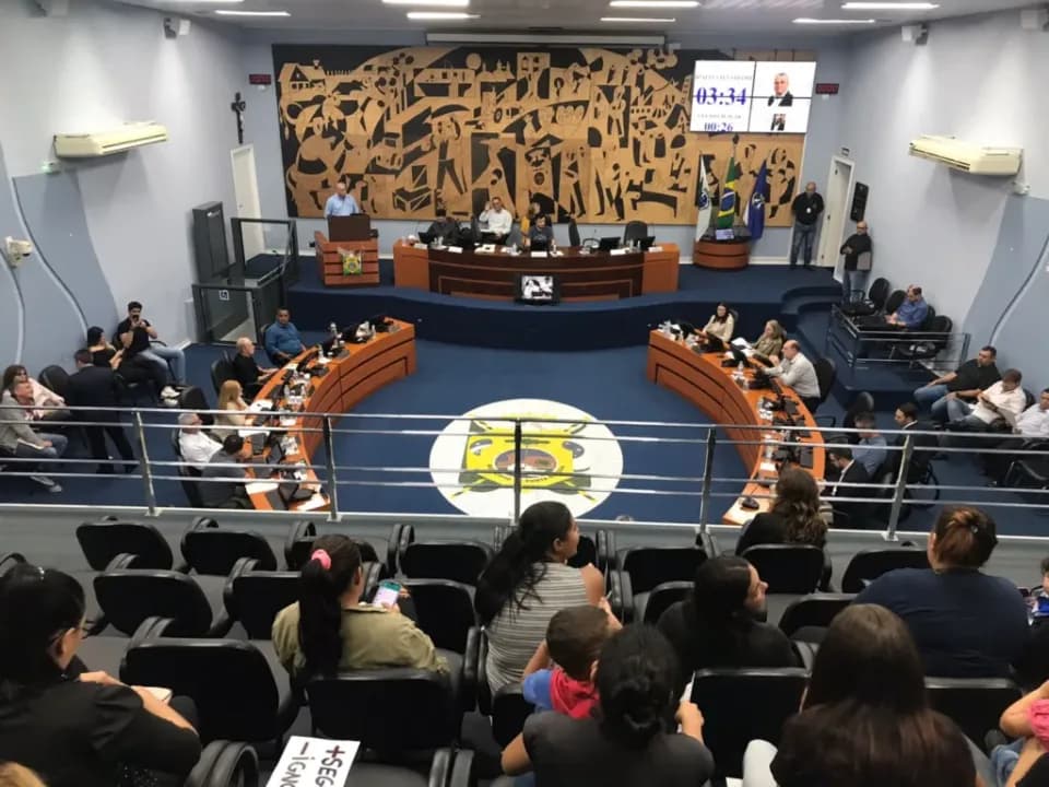Câmara de PG aprova projeto de lei que proíbe venda de alimentos eróticos