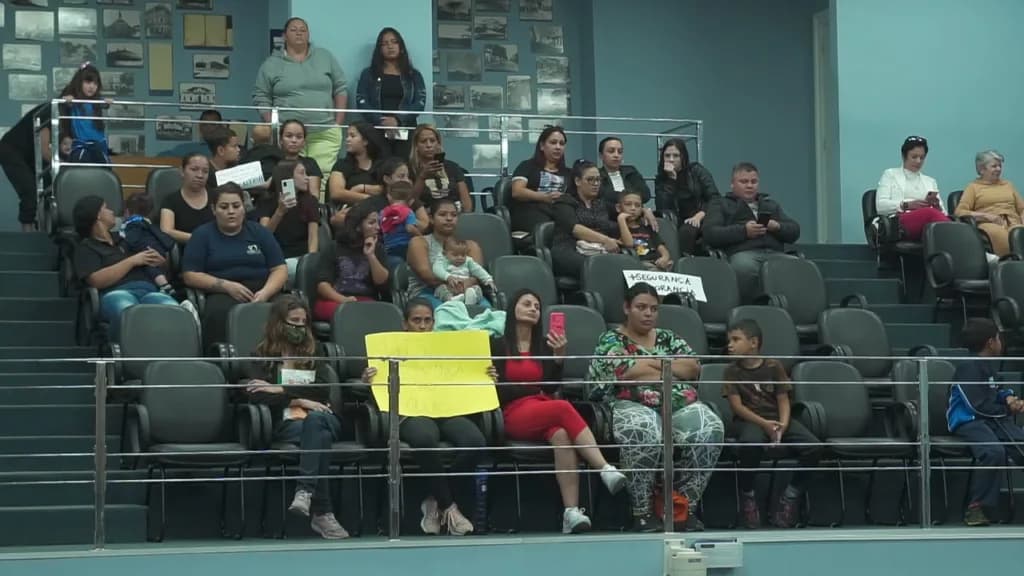 URGENTE: Protesto de mães interrompe sessão da câmara de vereadores de PG
