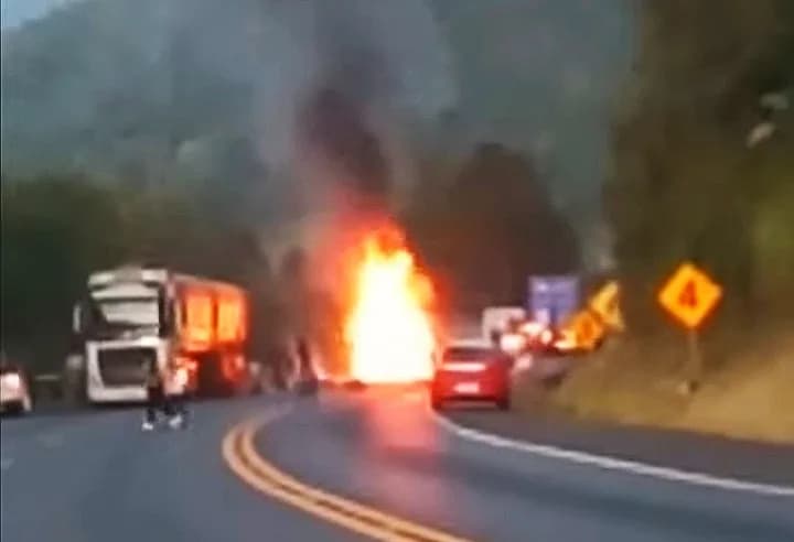 URGENTE: Acidente grave deixa ao menos 3 mortos na região e interdita BR-277