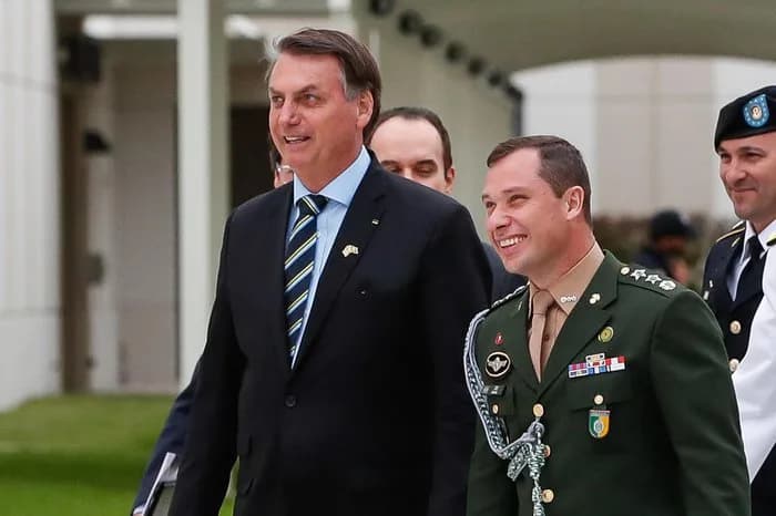 PF prende ex-ajudante de ordens de Bolsonaro por suspeita de inserir dados falsos de vacinação