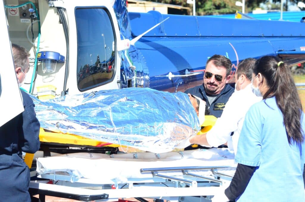 Homem vítima do grave acidente na PR-340 é transferido para o Hospital Universitário