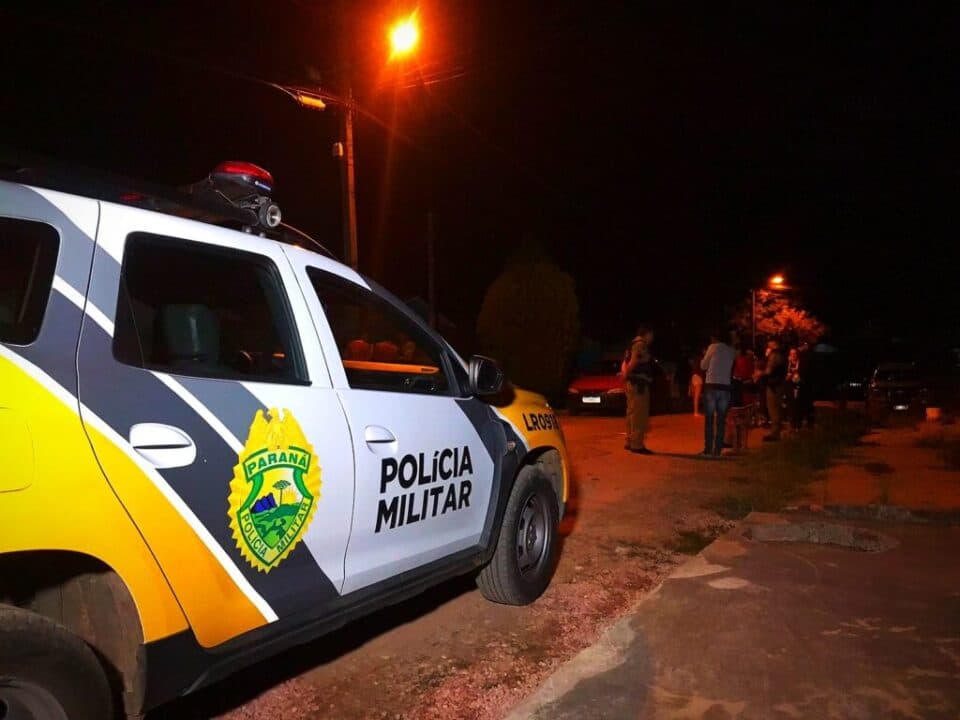 URGENTE: Criminosos invadem casa, agridem homem e ateam fogo em residência no Cará-Cará
