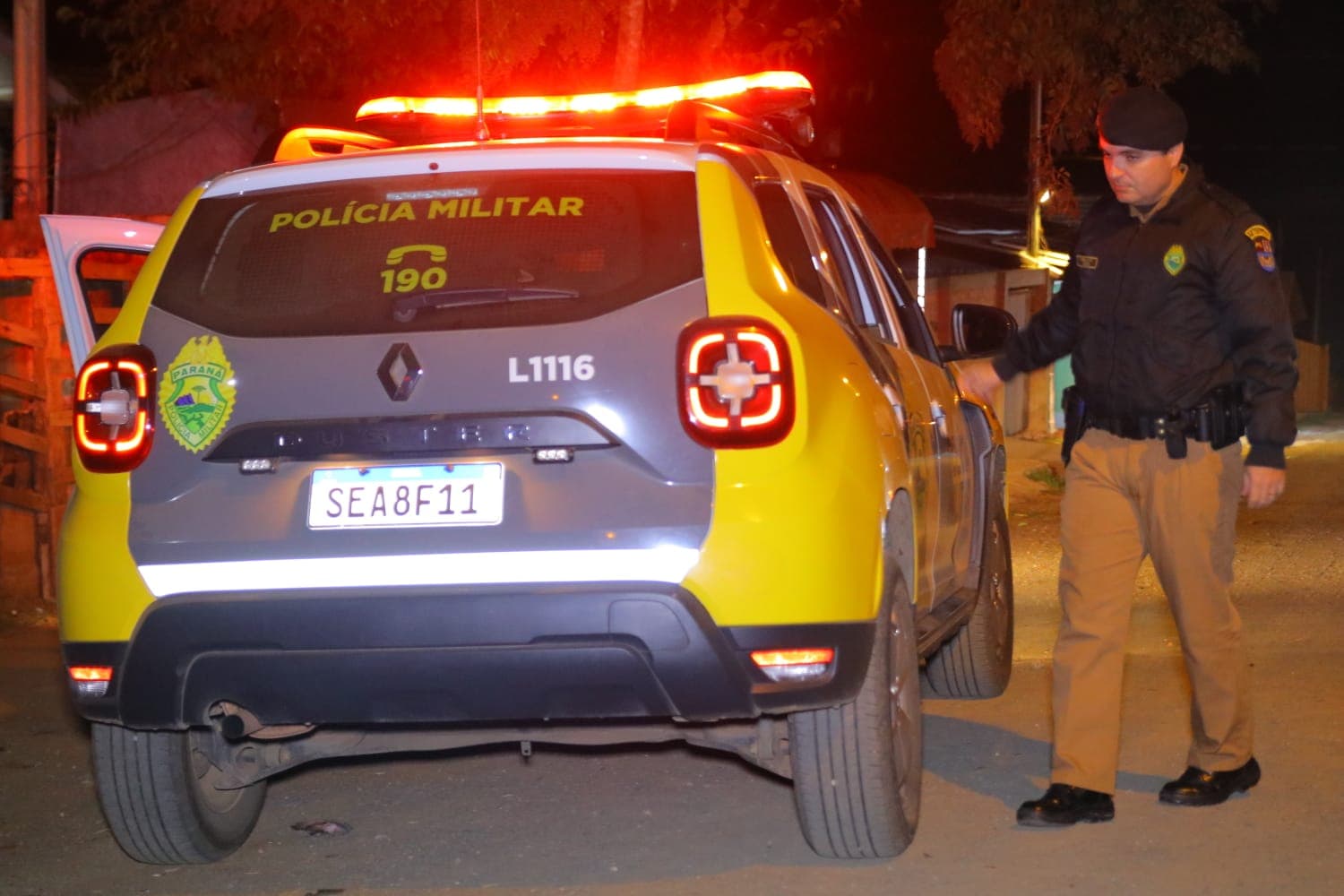 Mulher invade apartamento, agride vizinha e vai presa em PG