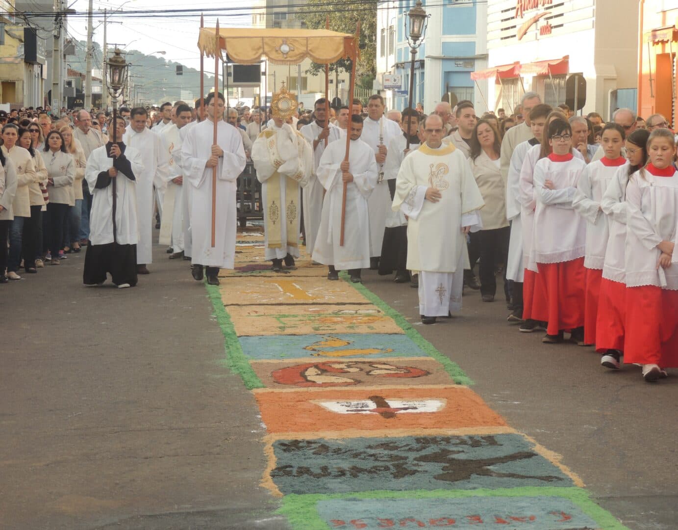 Paróquias de Castro se unem para a procissão de Corpus Christi