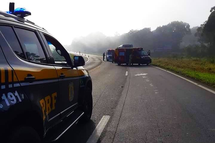 Motociclista morre após colidir com traseira de ônibus em rodovia entre PG e Imbituva