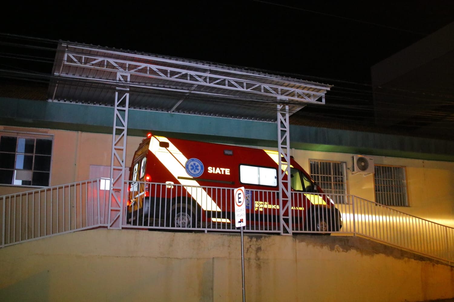 Homem bêbado fica ferido após ser agredido em avenida de Ponta Grossa