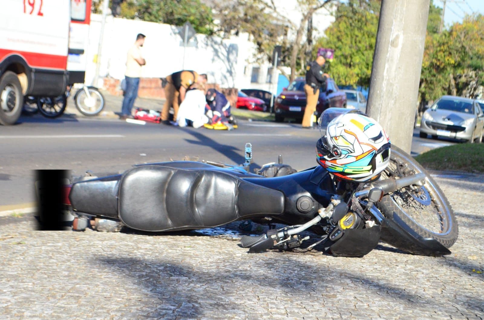 Pedestre é atropelado por motociclista enquanto atravessava faixa elevada em PG