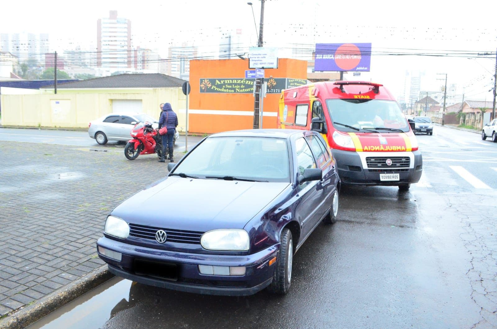 Batida de carro com moto em Olarias deixa motociclista ferido