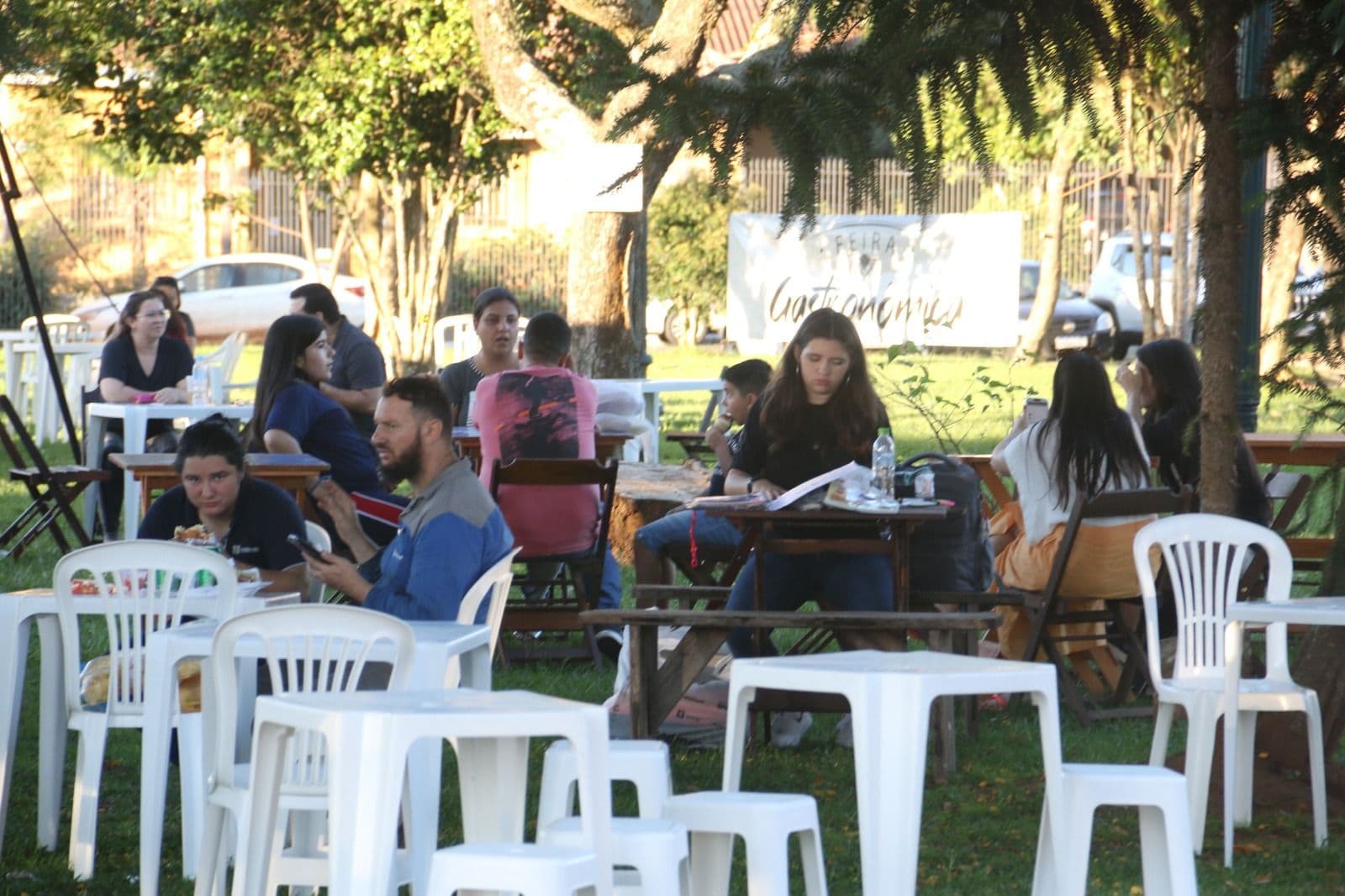 Feira Gastronômica movimenta Praça Santo Antônio nesta sexta-feira