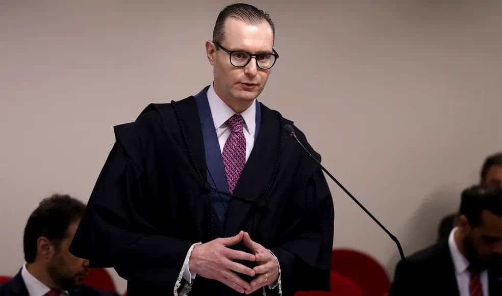 Com 58 dos 81 votos, Senado aprova Cristiano Zanin como novo ministro do STF