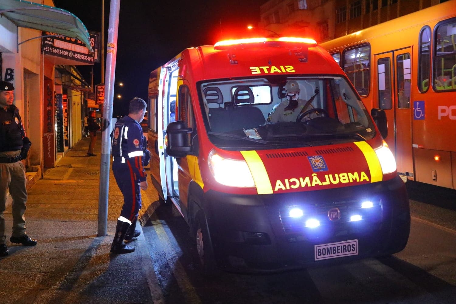 Homem fica gravemente ferido após ser esfaqueado na Visconde de Taunay