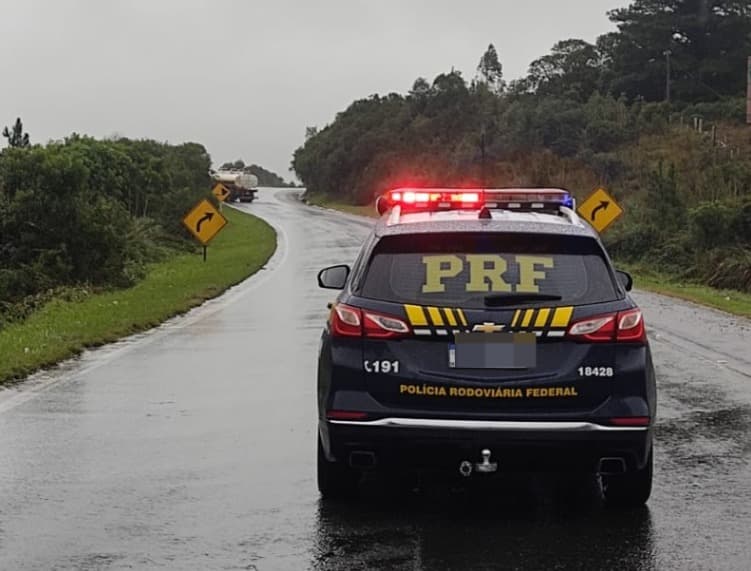 Acidente com caminhão de combustível causa interdição de rodovia em Balsa Nova