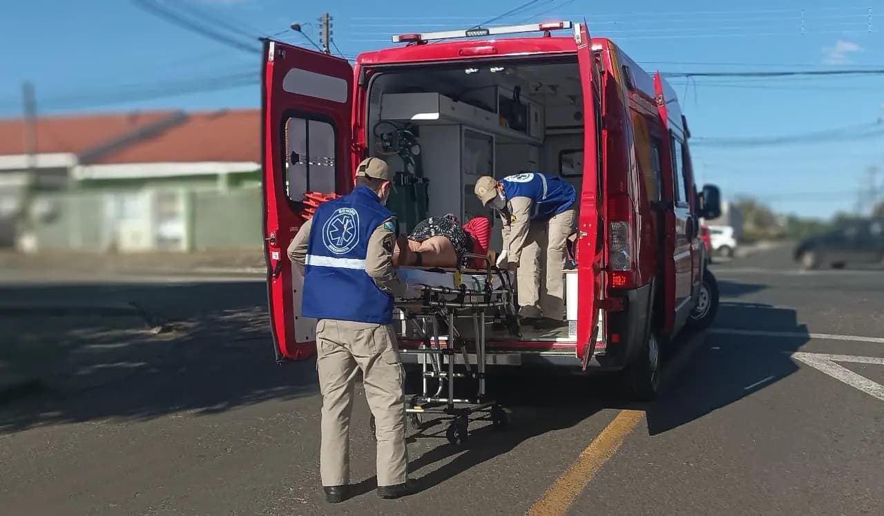 Idosa é atropelada após atravessar na frente de carro em Uvaranas