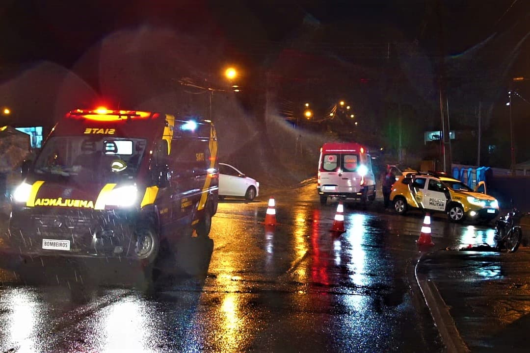 Motociclista sofre diversas fraturas pelo corpo após colisão com caminhonete em PG
