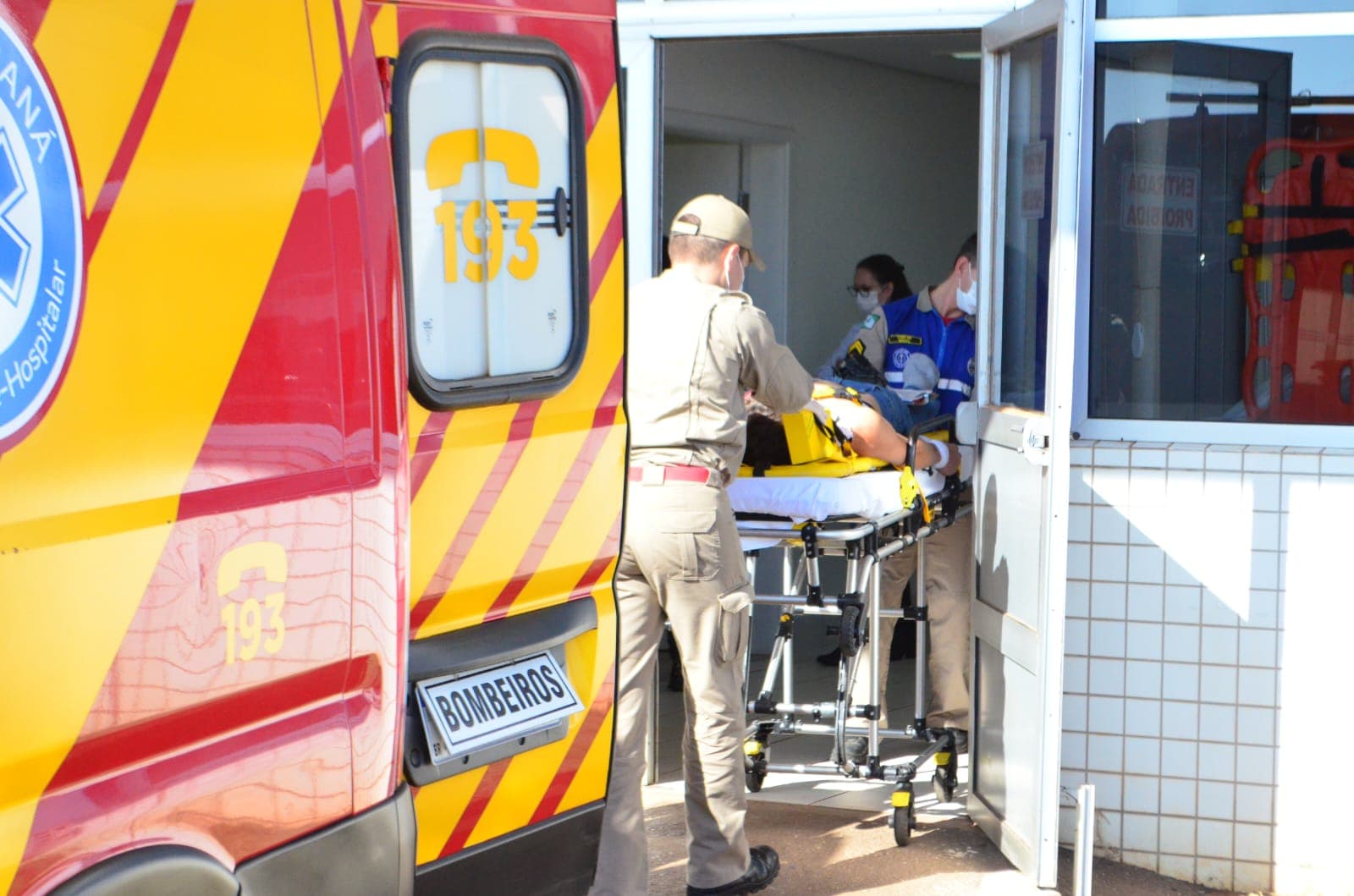 Homem despenca de telhado em PG e fica em estado grave