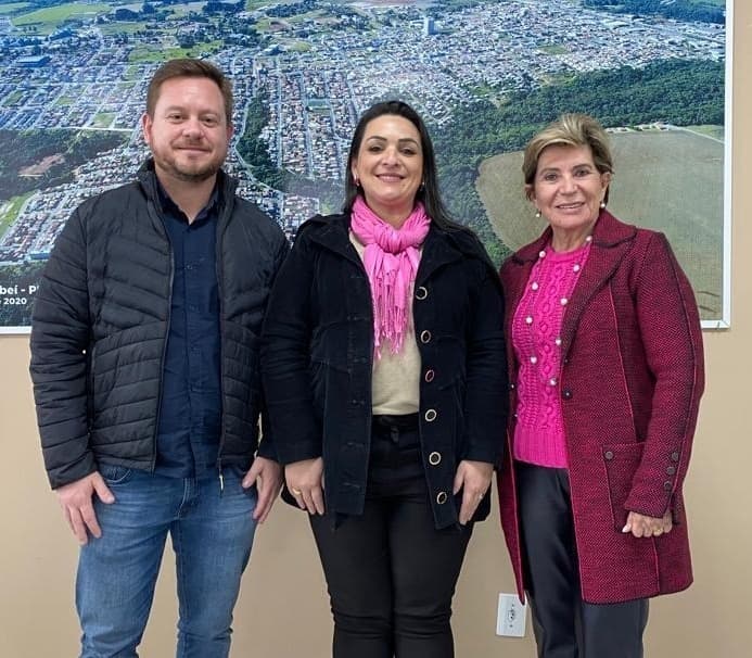 Prefeita Elizabeth apresenta evento à presidente da AMCG