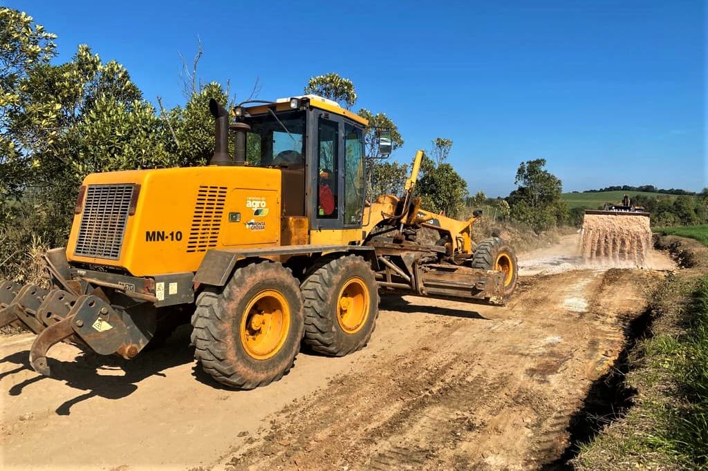 Prefeitura de PG realiza obras de recuperação e adequação de estradas em Uvaia