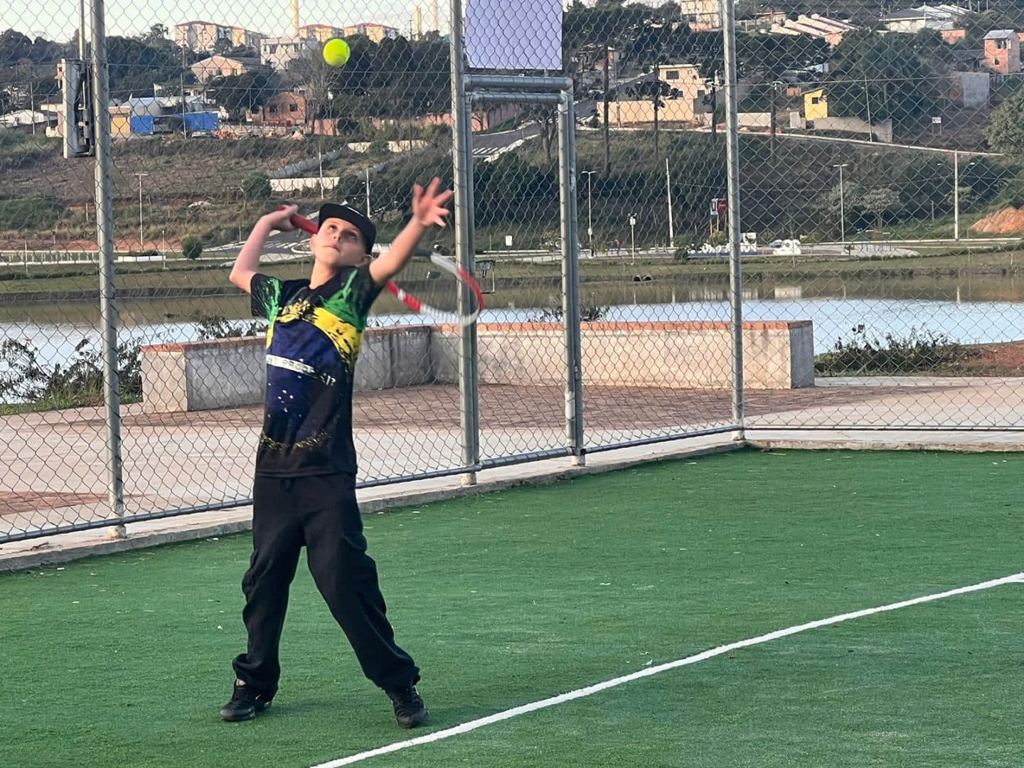 Esporte de Base oferece aulas gratuitas de tênis em PG