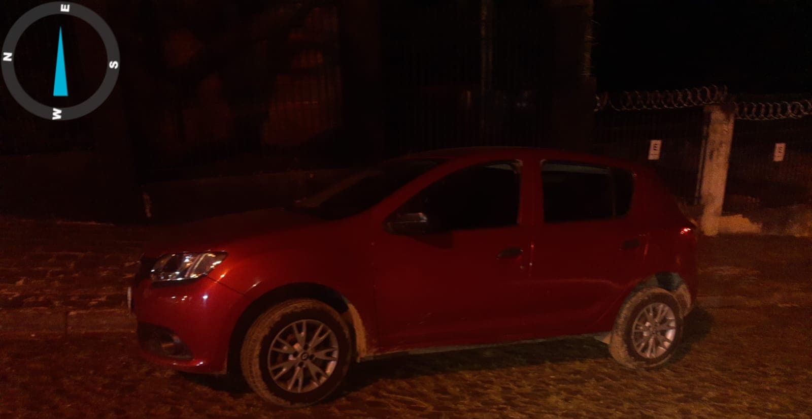 Motorista de aplicativo é rendido por passageiro em PG, tem carro roubado e PM recupera logo depois