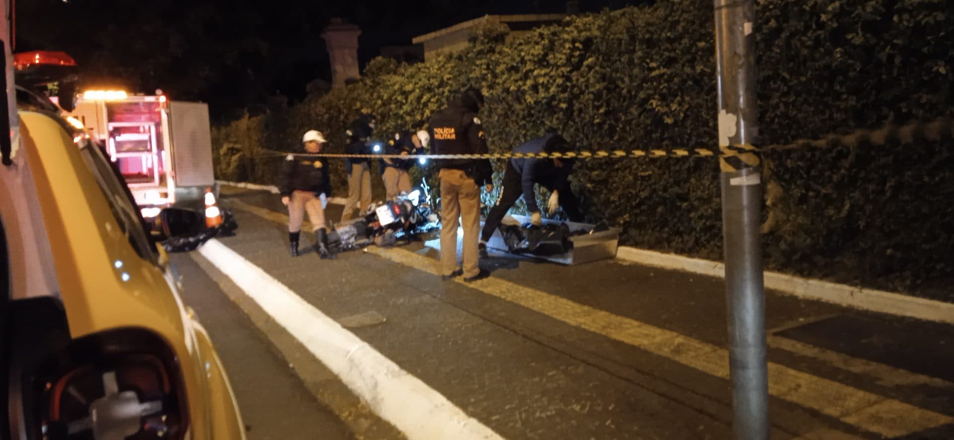 Motociclista morre ao colidir em muro de cemitério no centro de PG