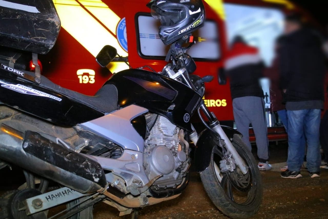 Idoso fica ferido após ser atropelado por motociclista em bairro de PG