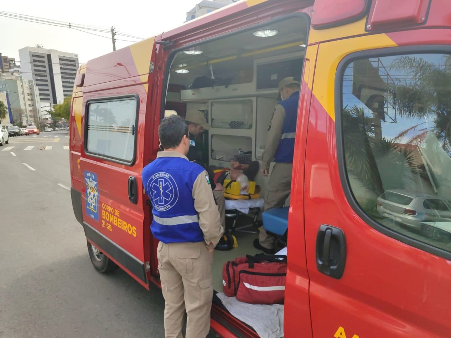 Idoso atravessa fora da faixa de pedestres e é atropelado em Ponta Grossa