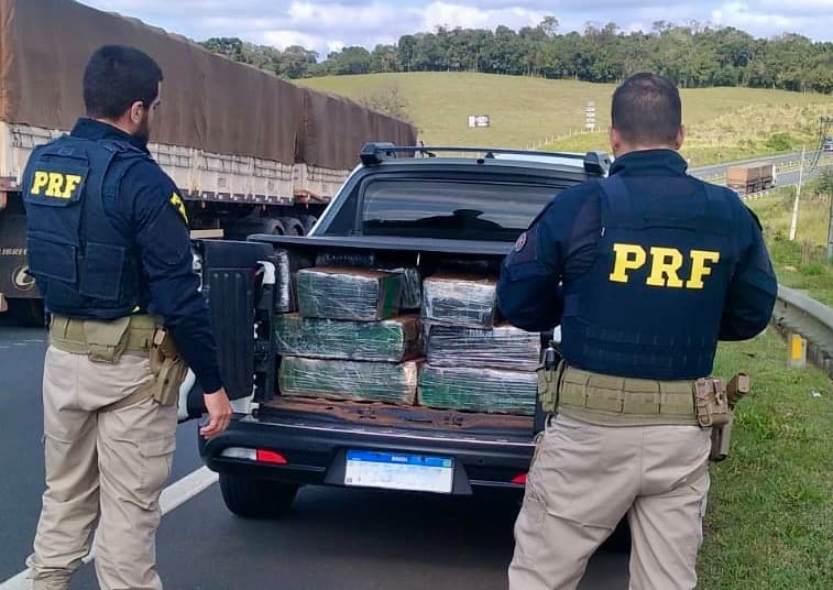 PRF apreende quase 700kg de drogas dentro de caminhonete em Tibagi