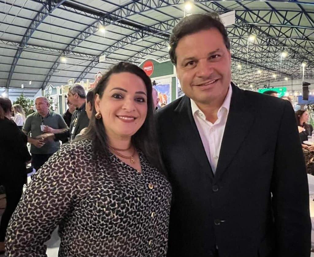 Prefeita Elisangela e Sandro Alex assinam convênio de mais de R$ 12 milhões para pavimentação da Estrada do Areião