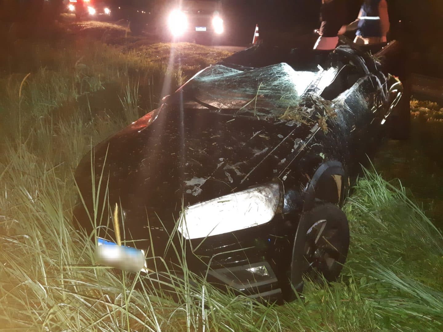 Capotamento deixa motorista ferido na BR-376